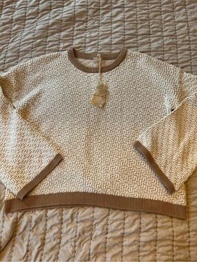 0073 Textured Cream Sweater with Tan Trim - Unbranded